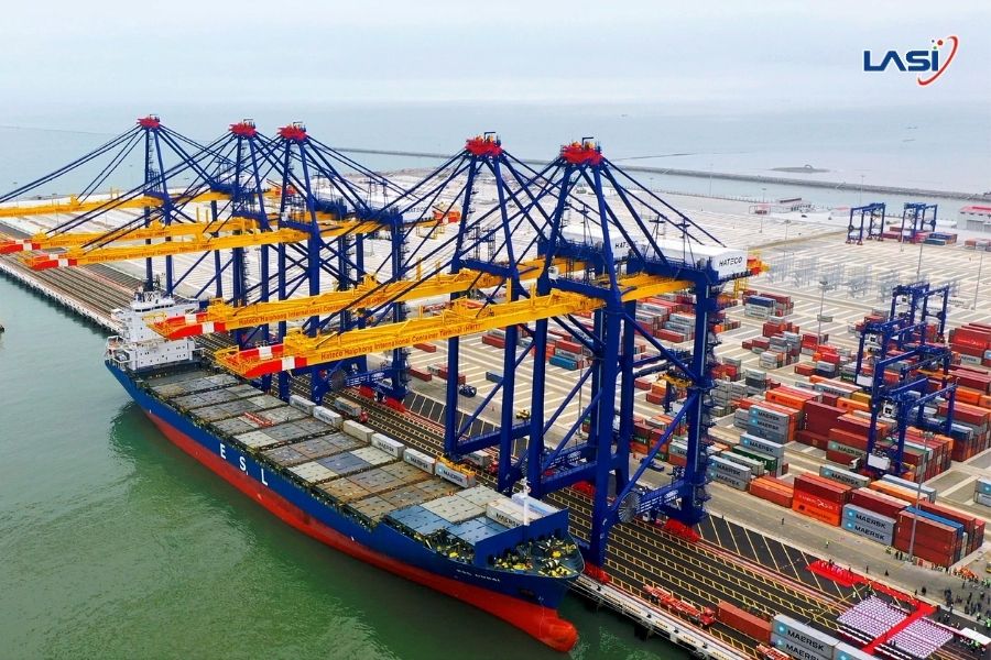 Vai Trò Quan Trọng Của Vận Tốc Cập Tàu Trên Cầu Cảng